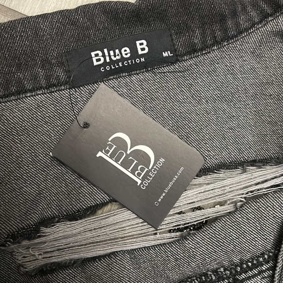 a new jacket just bought but doesn’t fit me really cute for a football game. - Picture 4 of 5